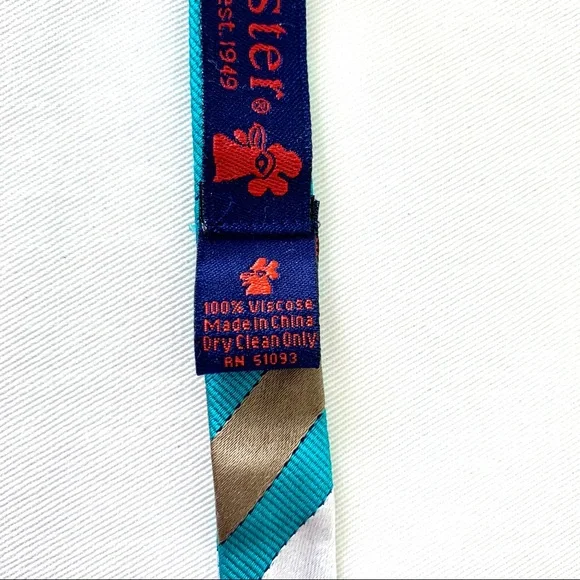 Rooster Bow Tie Fully Adjustable - Picture 6 of 6